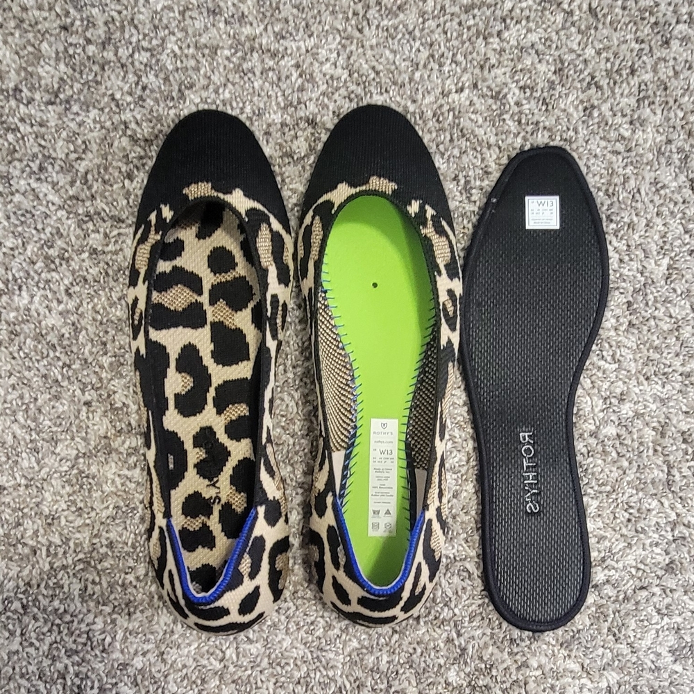 EUC Rothys Desert Cat Squares
